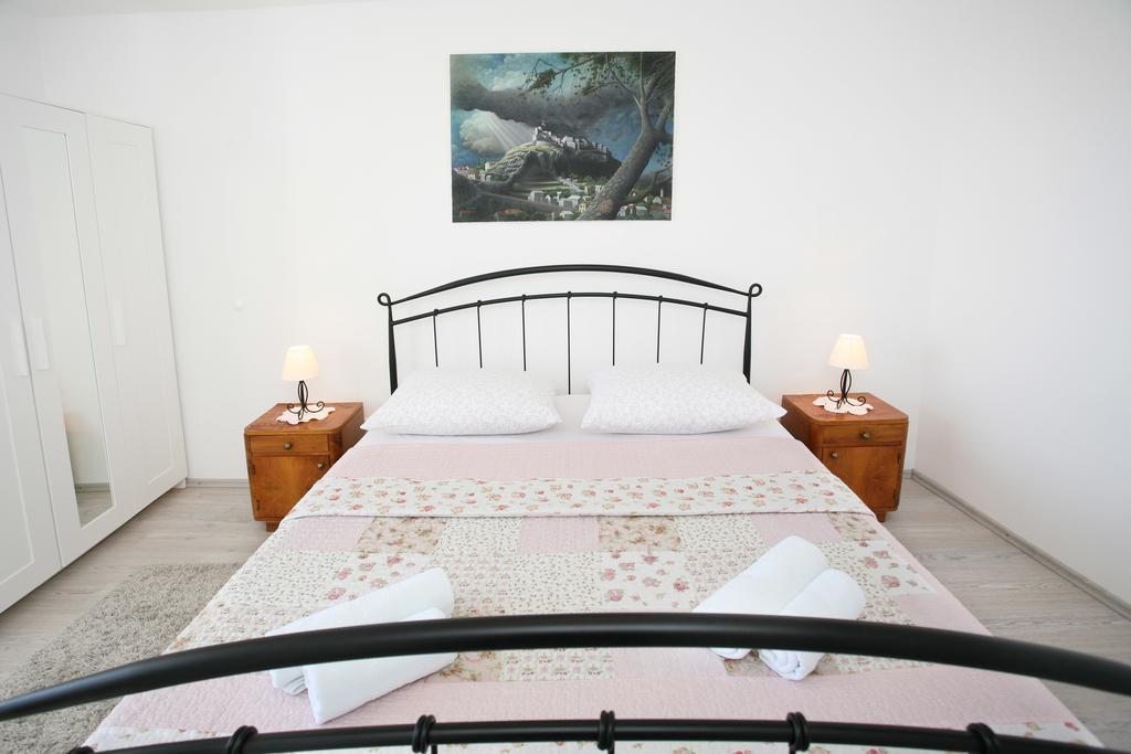 Holiday Home Miklica 克利斯 外观 照片